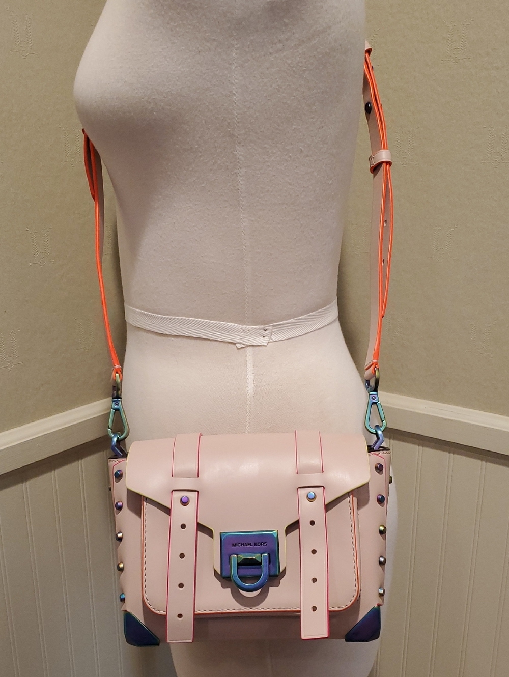 NEW Michael Kors Manhattan Messenger Crossbody Bag - Picture 3 of 16